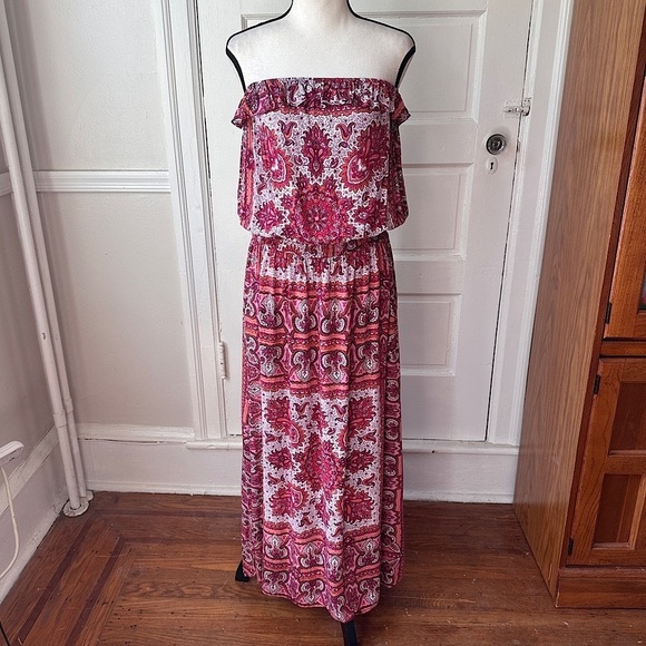 3/$20 💥 Voyage Blouson Strapless Maxi Dress Ruffle Smocked Pink Boho Paisley M - Picture 16 of 16